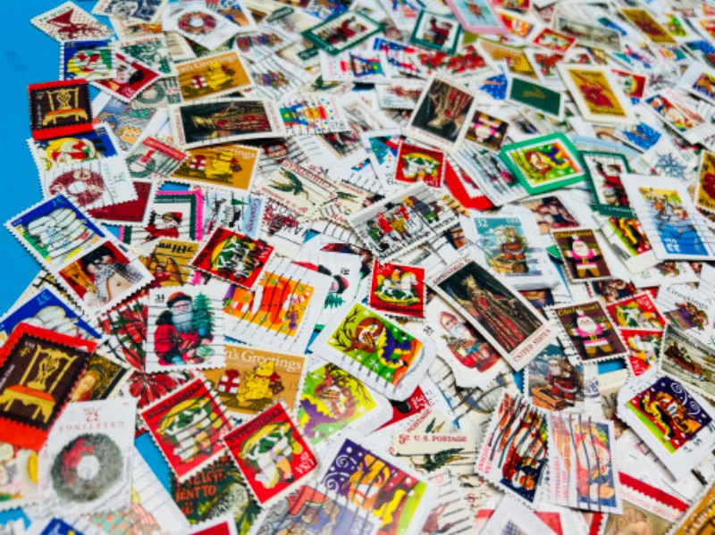 Photo 9 of 811228…hundreds of used Christmas stamps 