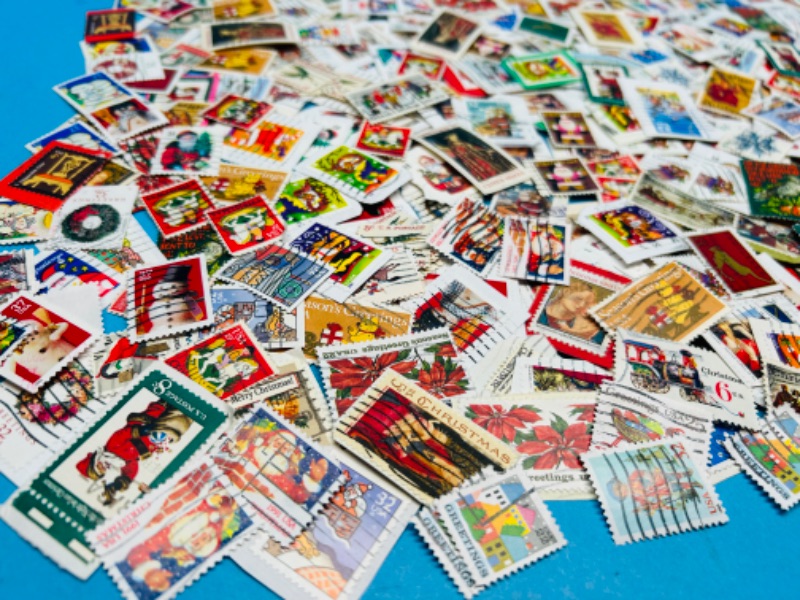 Photo 4 of 811228…hundreds of used Christmas stamps 