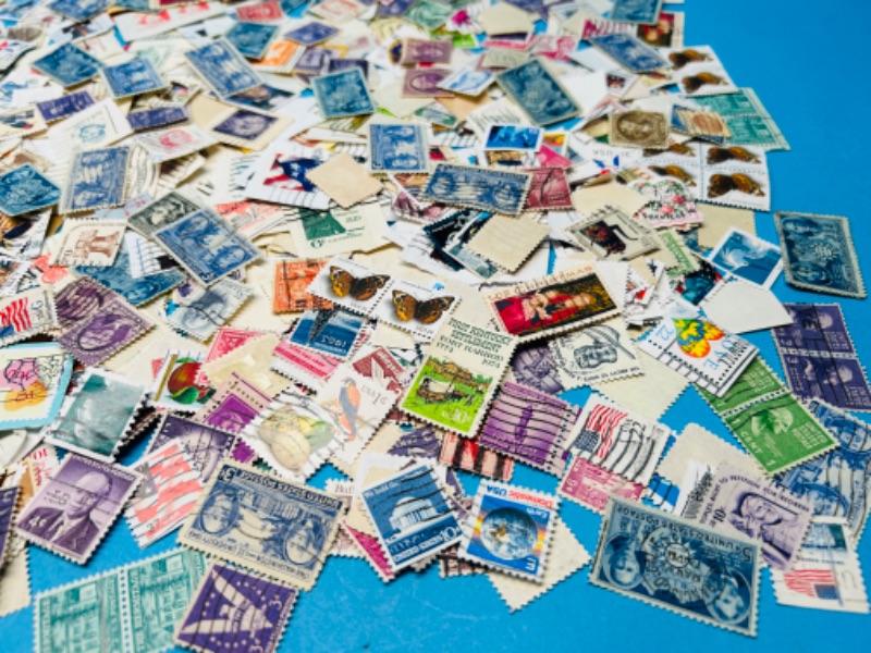 Photo 5 of 811229…hundreds of vintage used stamps 