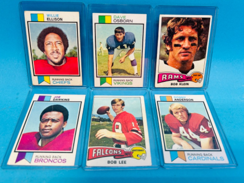 Photo 1 of 811252…  6 vintage football cards in hard plastic sleeves 