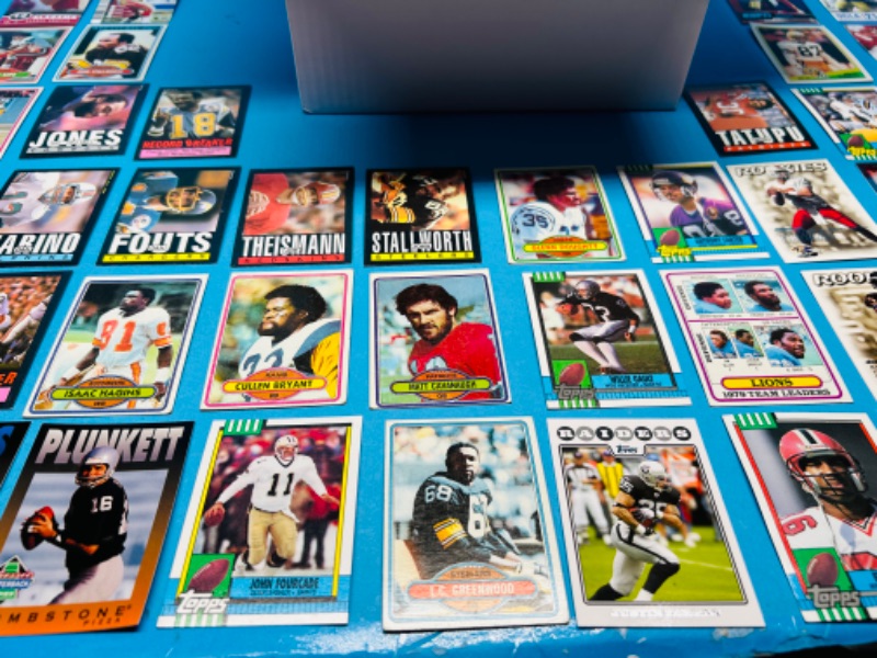 Photo 4 of 811310…1200+ mixed football trading cards in box