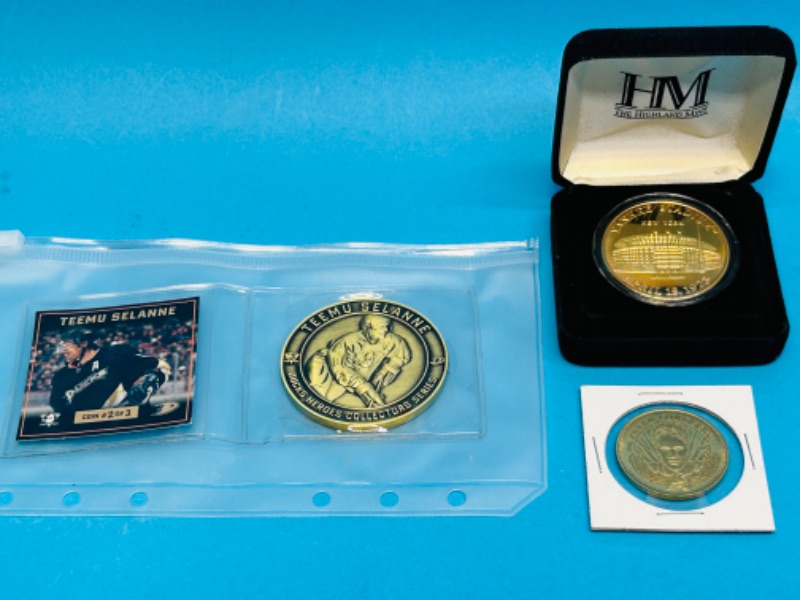 Photo 3 of 811349…24k gold overlay Yankees stadium medallion, ducks, and hockey  tokens 