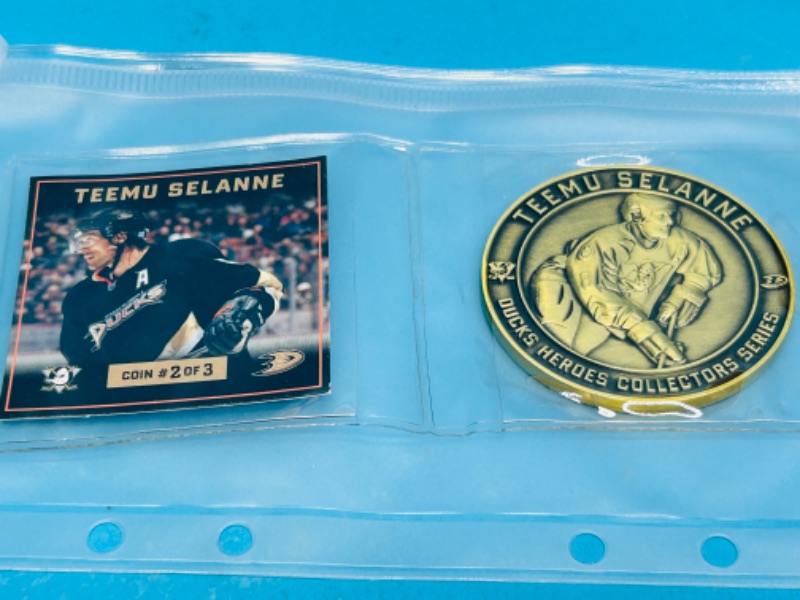 Photo 2 of 811349…24k gold overlay Yankees stadium medallion, ducks, and hockey  tokens 