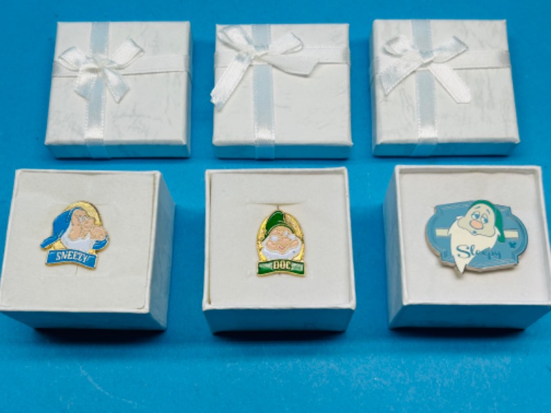 Photo 1 of 811358… 3 Disney pins in gift boxes