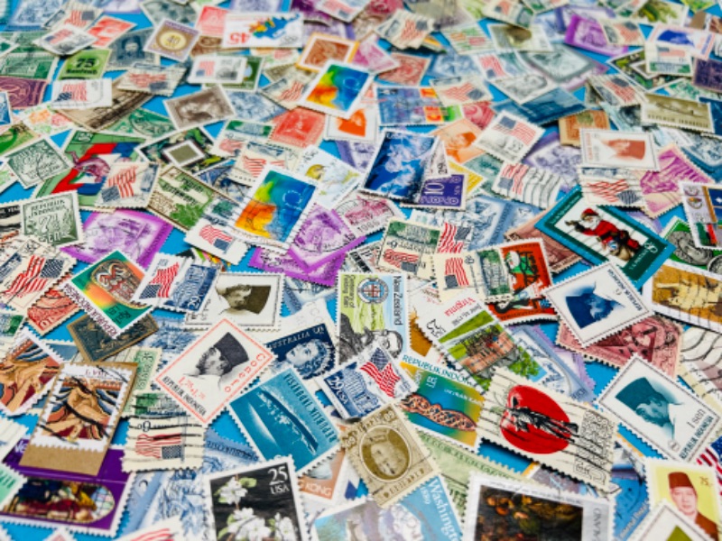 Photo 7 of 811464…hundreds of used worldwide stamps 