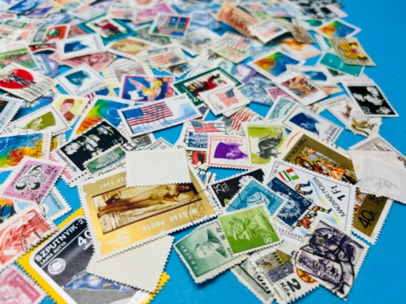 Photo 3 of 811464…hundreds of used worldwide stamps 