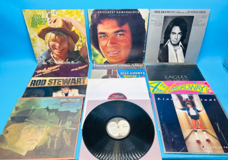 Photo 1 of 811516…12 vinyl records with worn covers