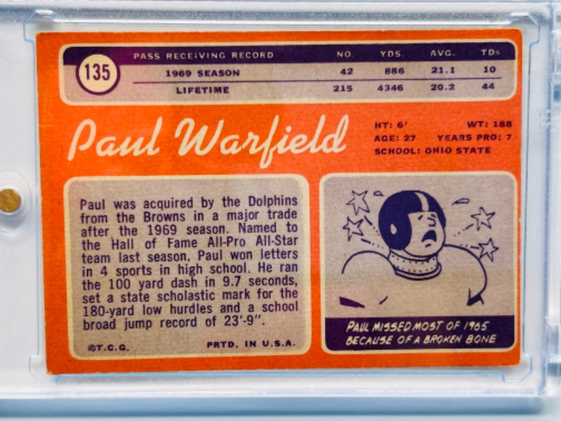 Photo 2 of 811534…1970 Paul Warfield card 135  in hard plastic case 