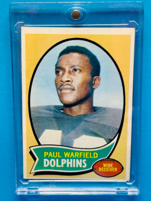 Photo 1 of 811534…1970 Paul Warfield card 135  in hard plastic case 