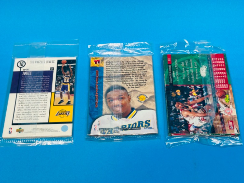 Photo 2 of 811536…3 basketball sealed packs