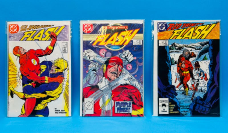 Photo 1 of 811565… 3 Flash  comics in plastic sleeves 