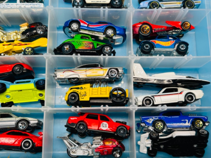 Photo 1 of 811601….31 die cast cars in case