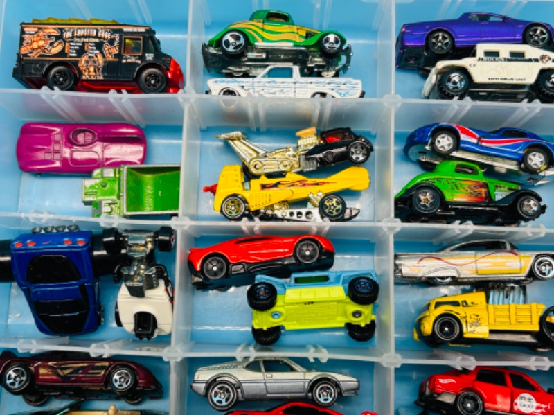 Photo 3 of 811601….31 die cast cars in case