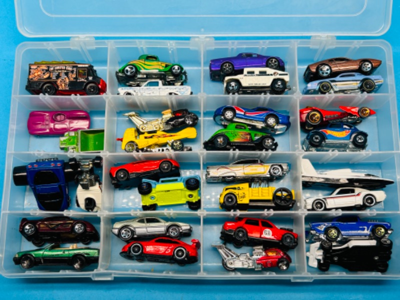 Photo 1 of 811601….31 die cast cars in case