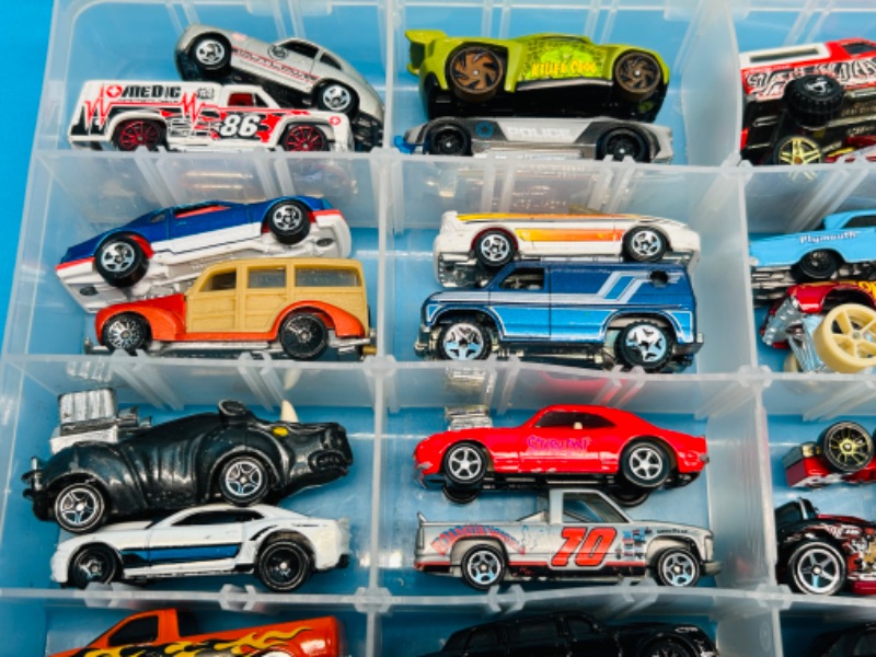 Photo 4 of 811602…31 die cast cars in case