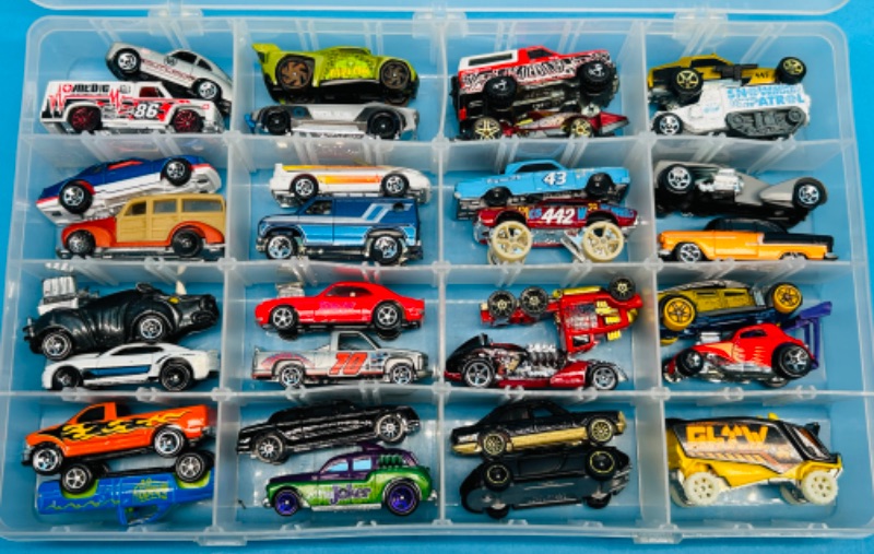 Photo 1 of 811602…31 die cast cars in case