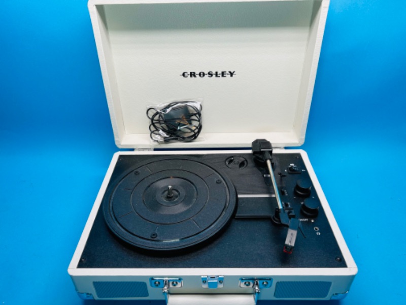 Photo 3 of 811608…Crosley Bluetooth suitcase turntable record player 