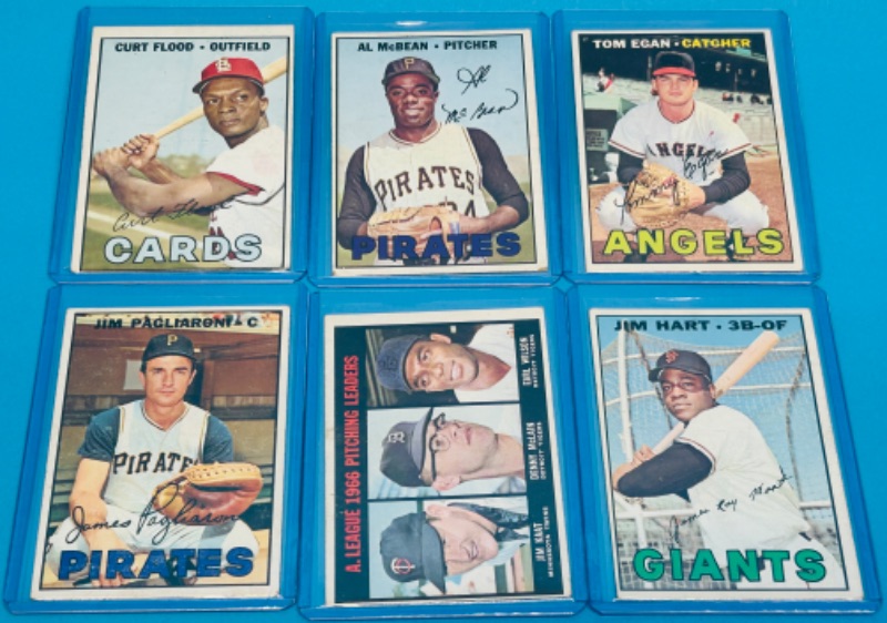 Photo 1 of 811679…6 vintage baseball cards in hard plastic sleeves 