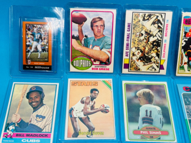 Photo 2 of 811766…10 sports trading cards in hard plastic sleeves 