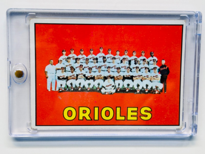 Photo 1 of 811911…vintage 1967 Baltimore Orioles team card 302 in hard plastic case