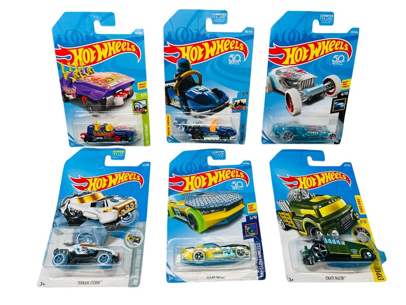 Photo 1 of 812104… 6 hot wheels die cast cars 