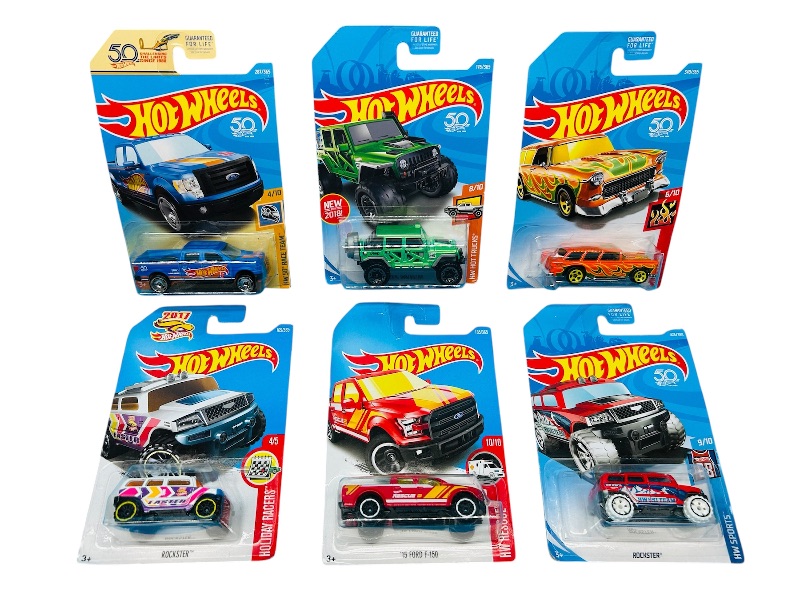 Photo 1 of 812105… 6 hot wheels die cast cars 