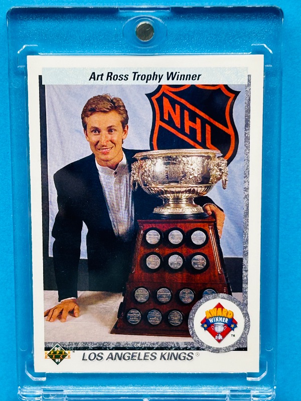 Photo 1 of 812118…Wayne  Gretzky card 205 in hard plastic case 