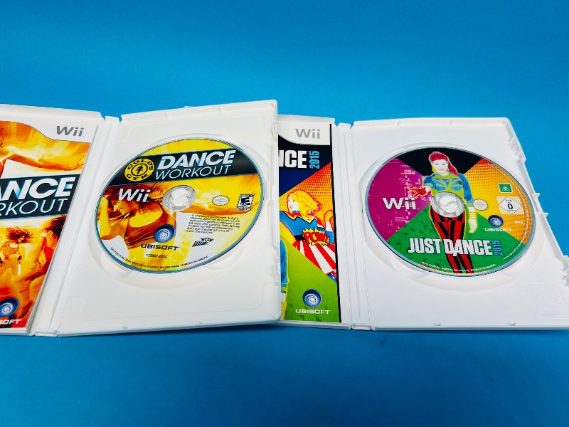 Photo 2 of 812146…2 Wii game discs