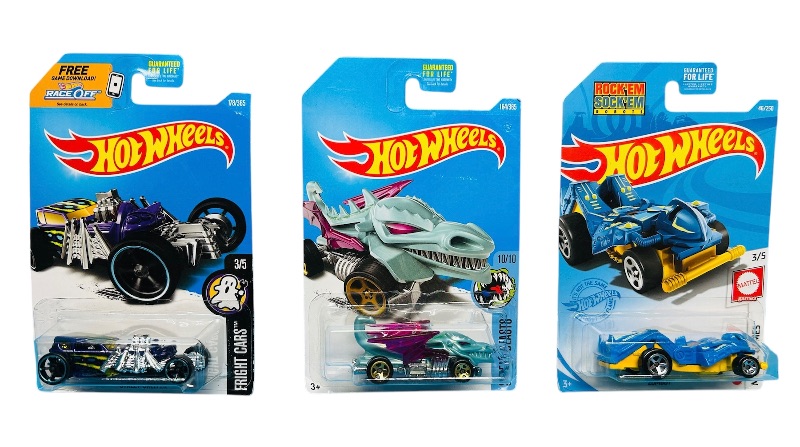 Photo 1 of 812225… 3 hot wheels die cast cars