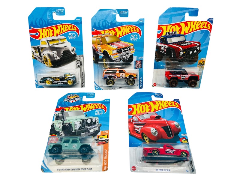 Photo 1 of 812226… 5 hot wheels die cast trucks