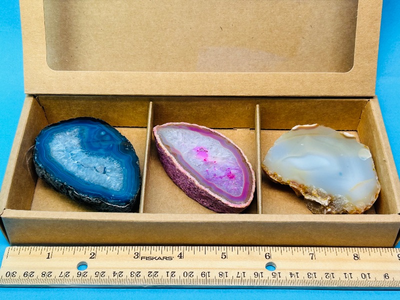 Photo 1 of 812345…3 thick agate slices in gift box