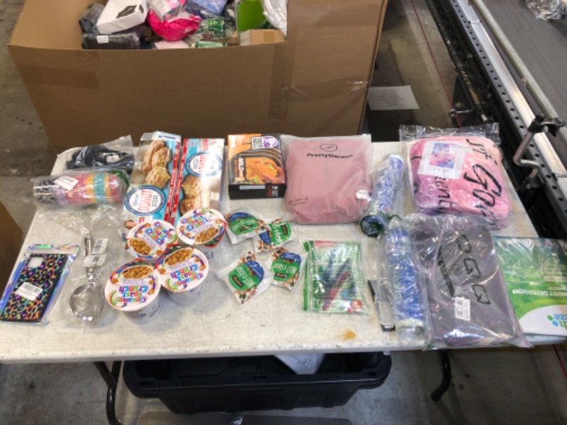 Photo 1 of 23pc bag of miscellaneous items SOLD AS IS
EXP DATES AUG 2023, SEP 2023, MAR 2024