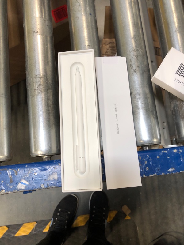 Photo 1 of Apple Pencil (USB-C)