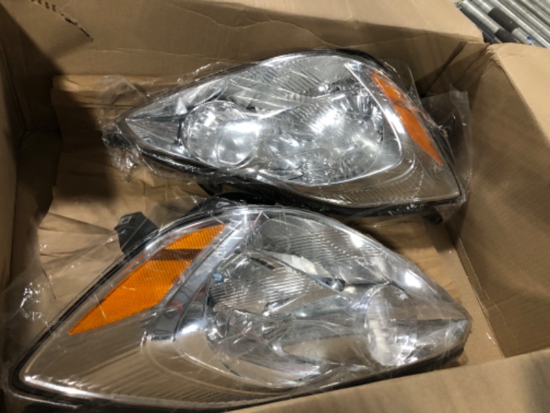 Photo 2 of Headlight Headlamp Left & Right Pair Set for 09-11 Toyota Yaris Hatchback
 
