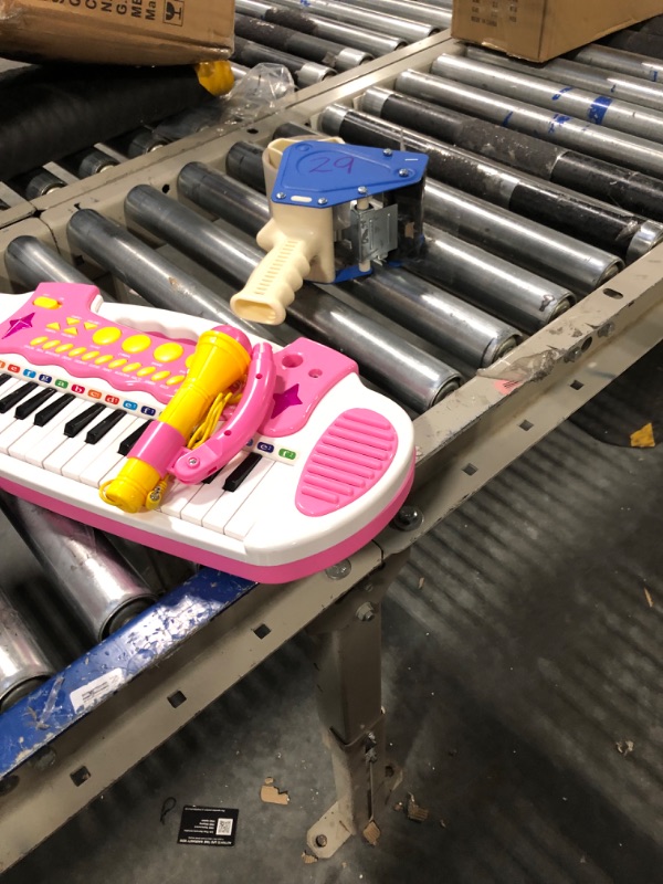 Photo 1 of Conomus Piano Toy Keyboard for Kids, 3 4 5 Year Old Girls Birthday Gift , 31 Keys Multifunctional Musical Instruments with Microphone for Toddlers A-31 keys pink