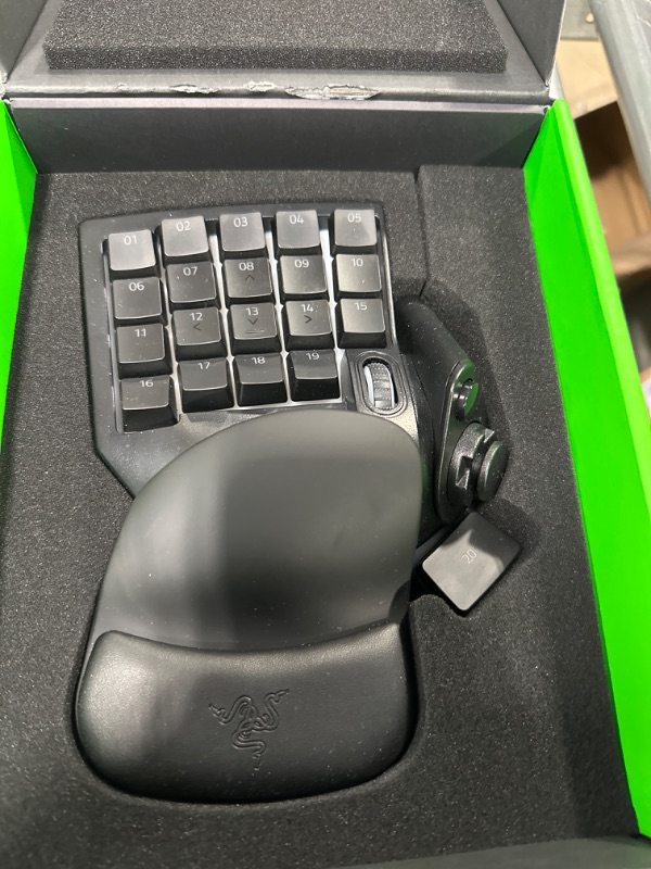 Photo 1 of Razer - Tartarus V2 Wired Gaming Mecha-Membrane Keypad with Chroma Back Lighting - Black