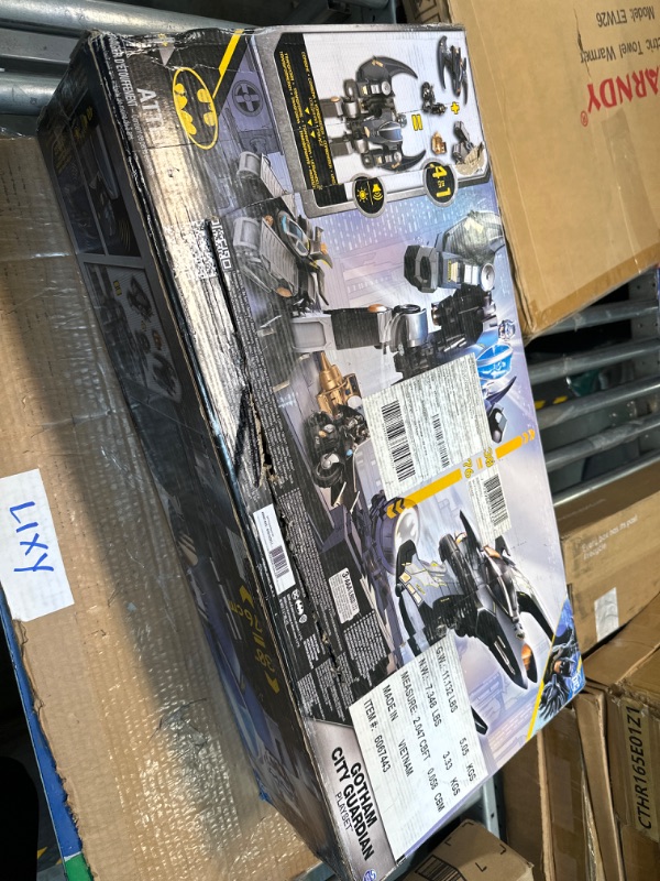 Photo 2 of DC Comics, Batman, Gotham City Guardian Playset, 4-in-1 Transformation, Batman Figure, Lights & 40+ Sounds, Kids Toy for Boys & Girls Ages 5+