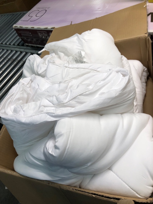 Photo 1 of **Product is twin size comforter not full size mattress pad**
Utopia Bedding Quilted Fitted Mattress Pad (Full) - Elastic Fitted Mattress Protector - Mattress Cover Stretches up to 16 Inches Deep - Machine Washable Mattress Topper