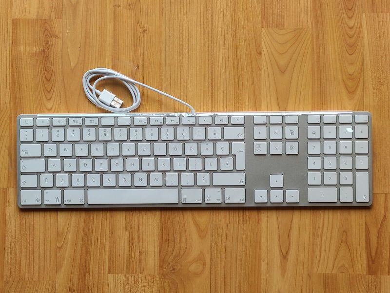 Photo 1 of Apple A1243 MB110LL/A Wired Keyboard

