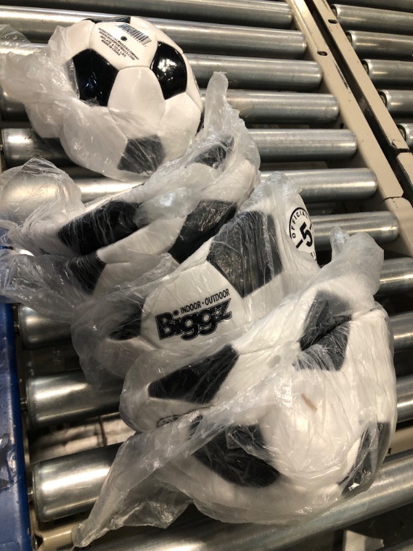 Photo 1 of Biggz (6 Pack) Premium Classic Soccer Balls Size 5

