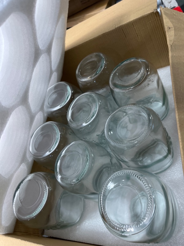 Photo 2 of 32 oz Glass Jars With Lids