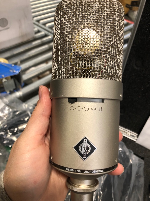Photo 5 of  Microphone NEUMANN M149 TUBE CONDENSER MICROPHONE
M149 Omnidirectional Tube Condenser Microphone with a 20Hz - 20kHz Frequency Response.