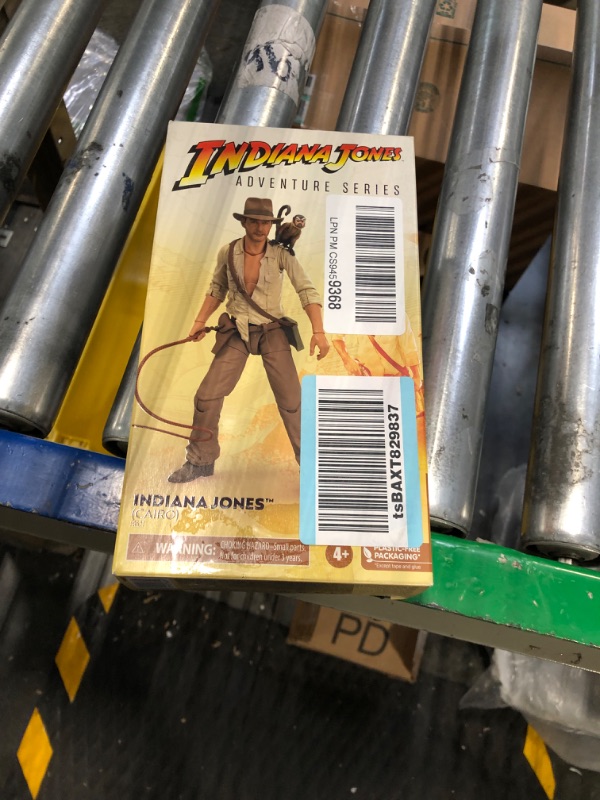 Photo 2 of Indiana Jones Adventure Series: Indiana Jones and The Raiders of The Lost Ark, Indiana Jones (Cairo) Action Figure, 6-Inch Action Figures, Ages 4 and Up