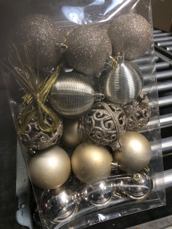 Photo 3 of 30PCS 2.36" Christmas Ball Ornaments Shatterproof Champagne Christmas Tree Decorations Xmas Tree Balls Halloween Ornaments Décor Champagne 2.36"/30pcs