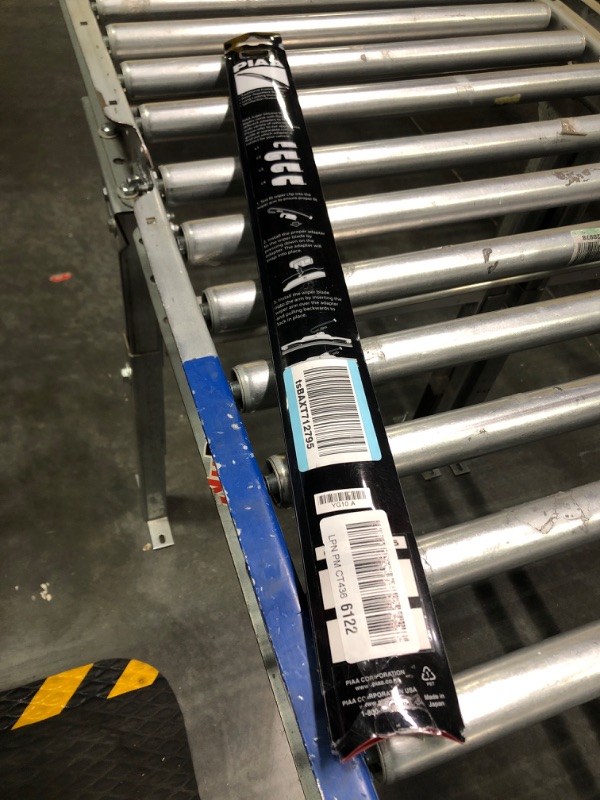 Photo 1 of Piaa 95055 Super Silicone Wiper Blade - 22" 550mm (Pack of 1)" 22 Inches