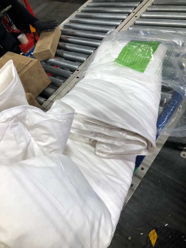 Photo 3 of Oversized King Comforter, White, Fits California King, Super King, and Ultimate King Mattresses, All Season Down Alternative Comforter King, Extra Large King Comforter, 108 x 90 inches White 108" x 90"