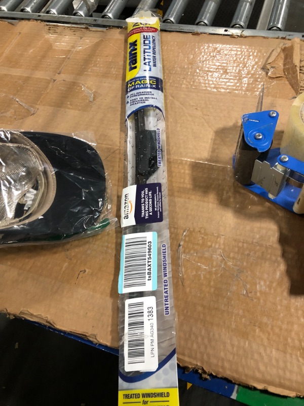 Photo 1 of Rain-X 5079281-2 Latitude 2-In-1 Water Repellent Wiper Blades, 26 Inch Windshield Wipers (Pack Of 1), Automotive Replacement Windshield Wiper Blades With Patented Rain-X Water Repellency Formula 26" Single Wiper Blades