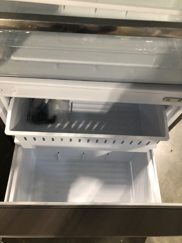 Photo 6 of Hisense 17.2-cu ft Counter-depth Bottom-Freezer Refrigerator (Fingerprint Resistant Stainless Steel) ENERGY STAR