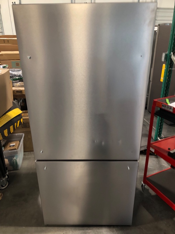 Photo 2 of Hisense 17.2-cu ft Counter-depth Bottom-Freezer Refrigerator (Fingerprint Resistant Stainless Steel) ENERGY STAR
