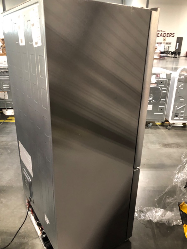 Photo 4 of Hisense 17.2-cu ft Counter-depth Bottom-Freezer Refrigerator (Fingerprint Resistant Stainless Steel) ENERGY STAR